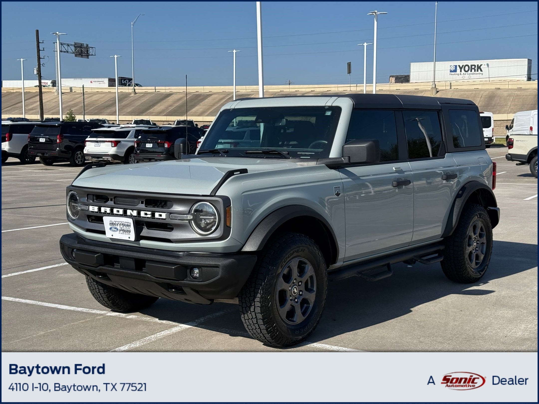 2022 Ford Bronco 4-Door Big Bend's photo