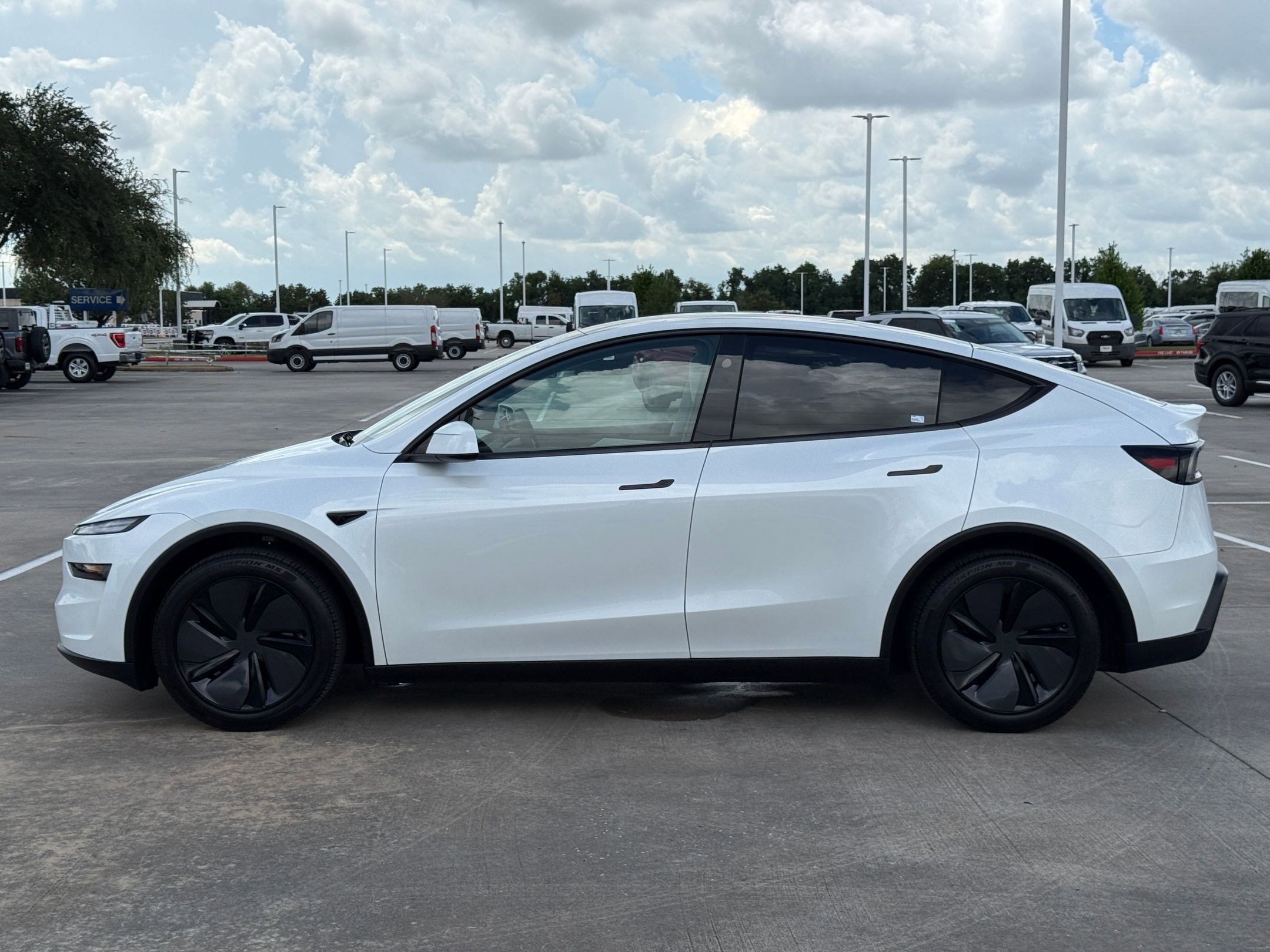 2026 Tesla Model Y Long Range photo 2