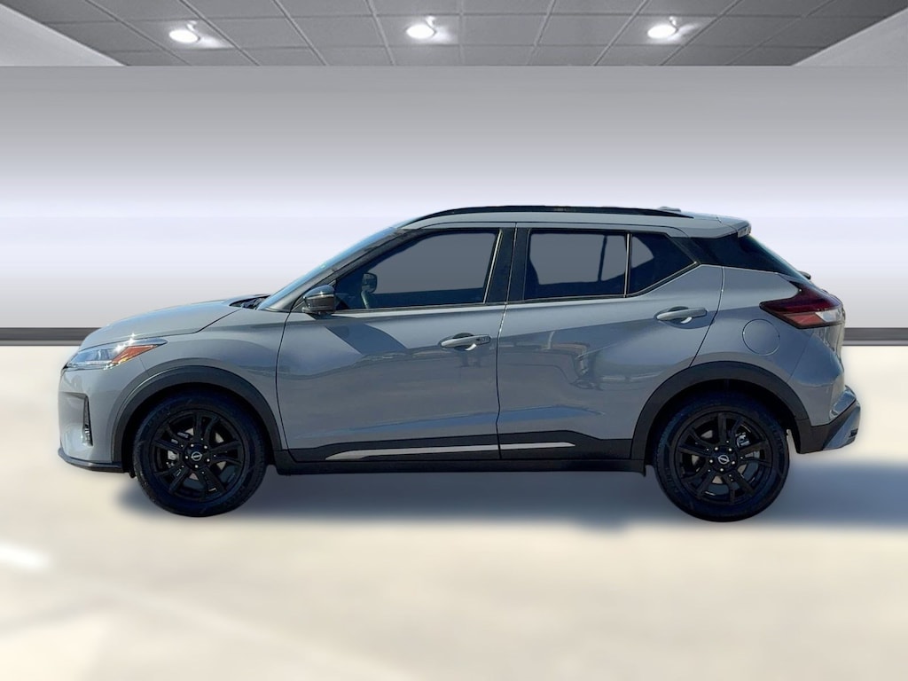 Used 2023 Nissan Kicks SR SUV