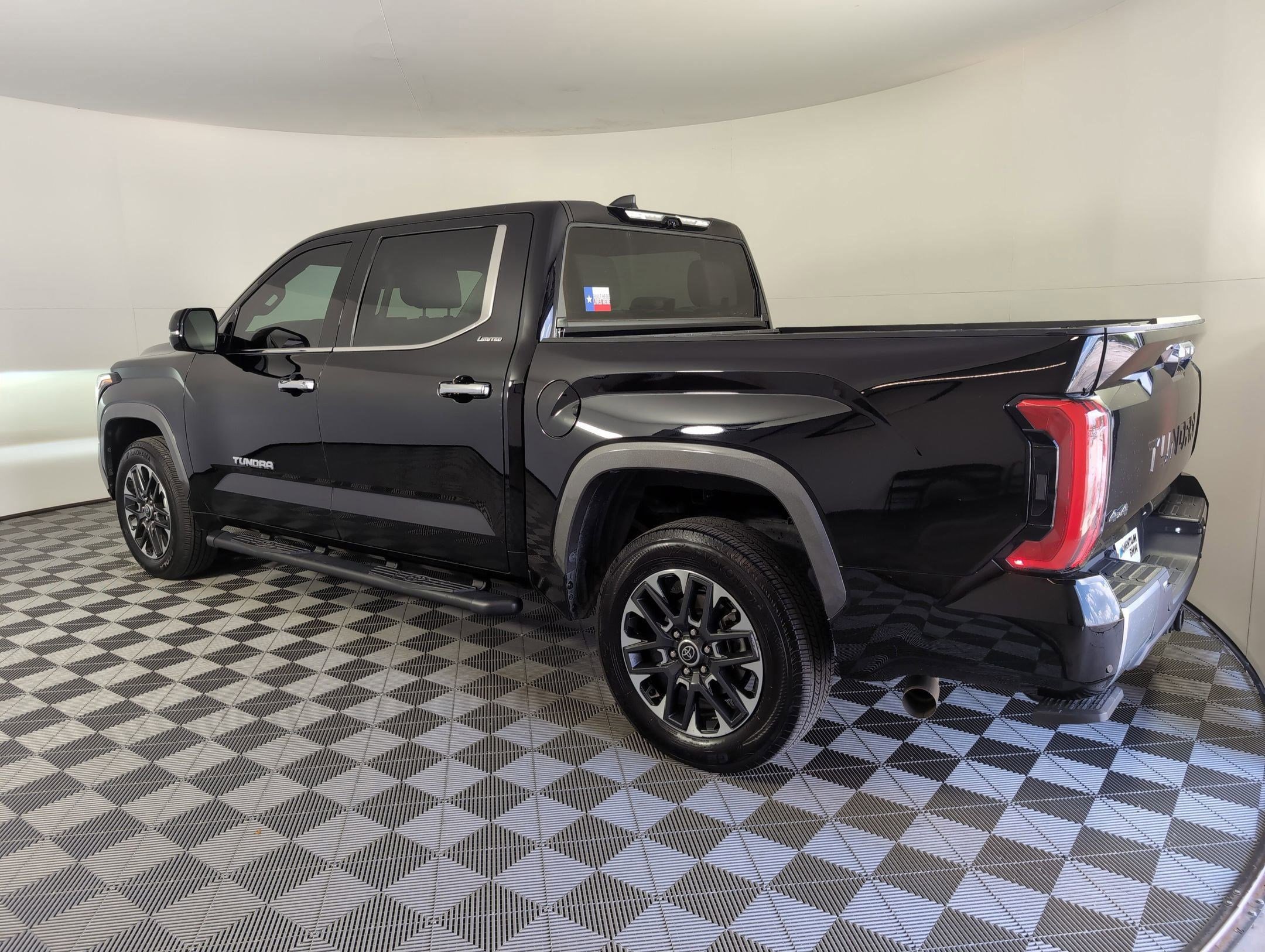2024 Toyota Tundra Limited CrewMax photo 3