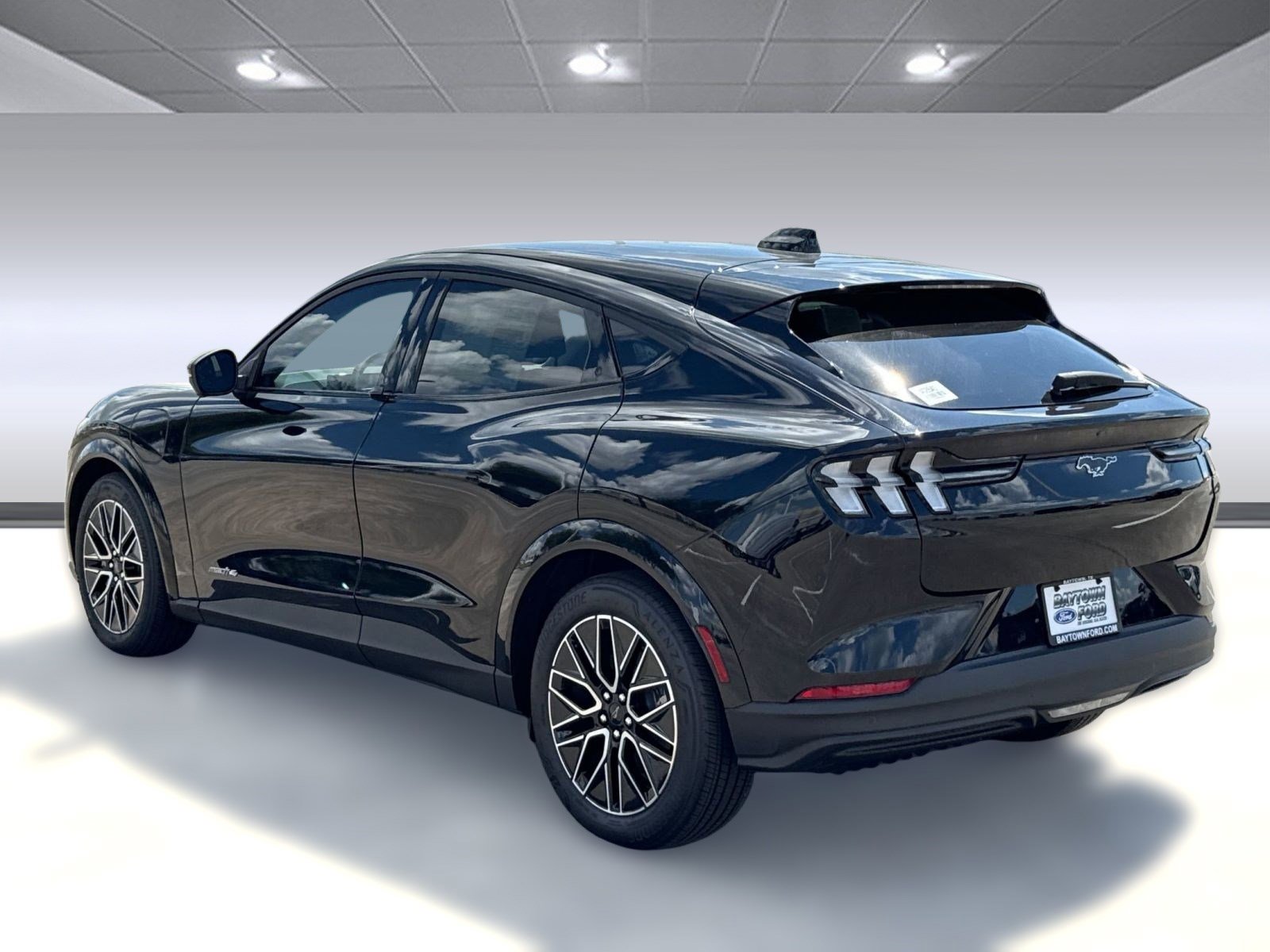 2025 Ford Mustang Mach-E Premium photo 3