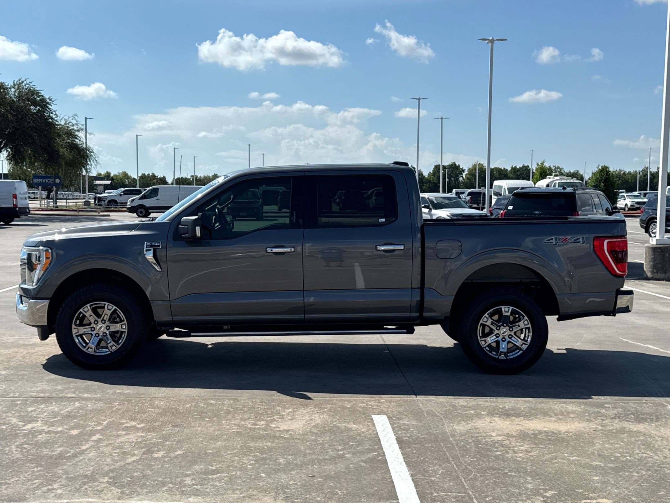 2021 Ford F-150 XLT photo 2