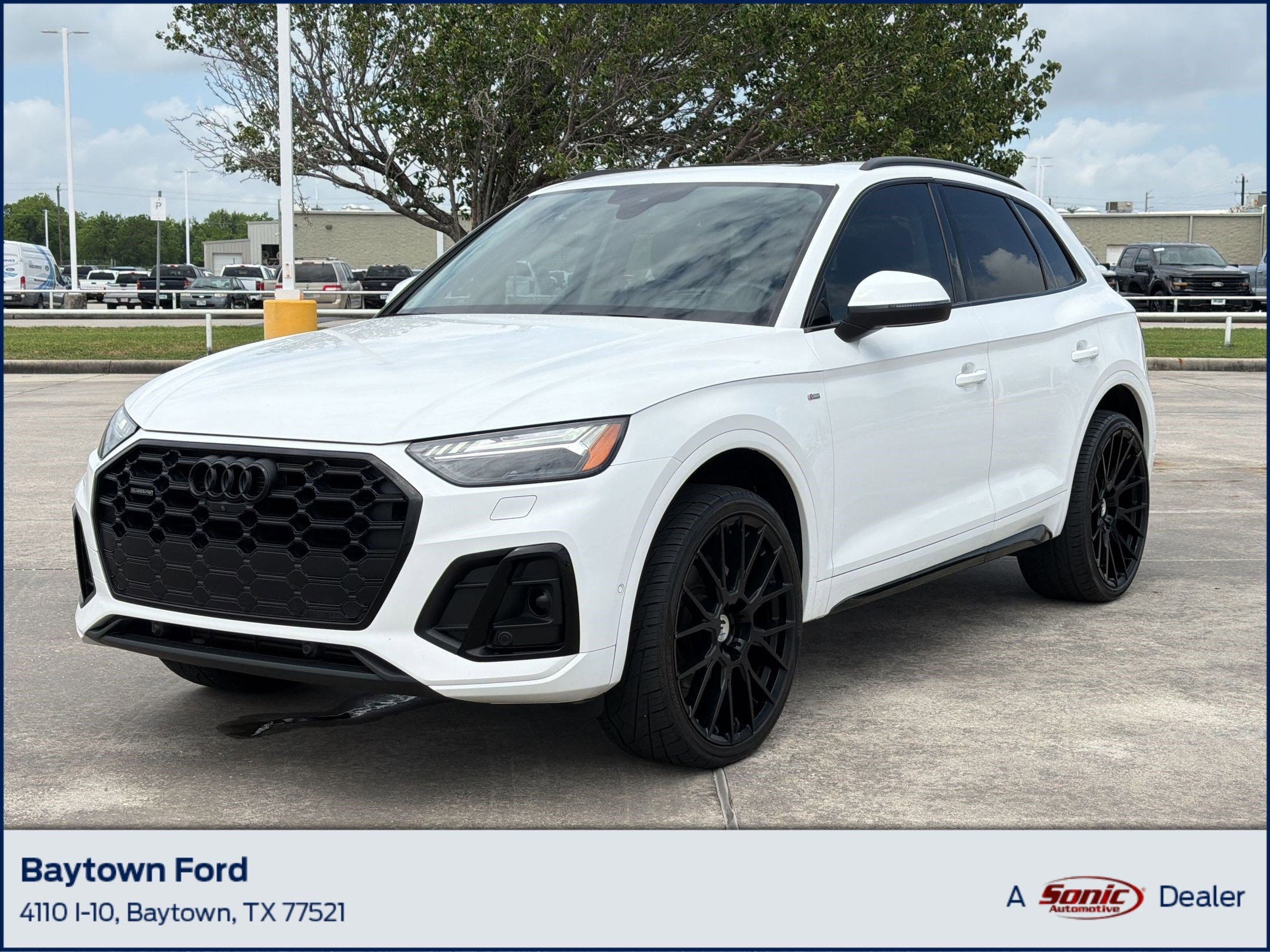 2022 Audi Q5 45 Prestige's photo