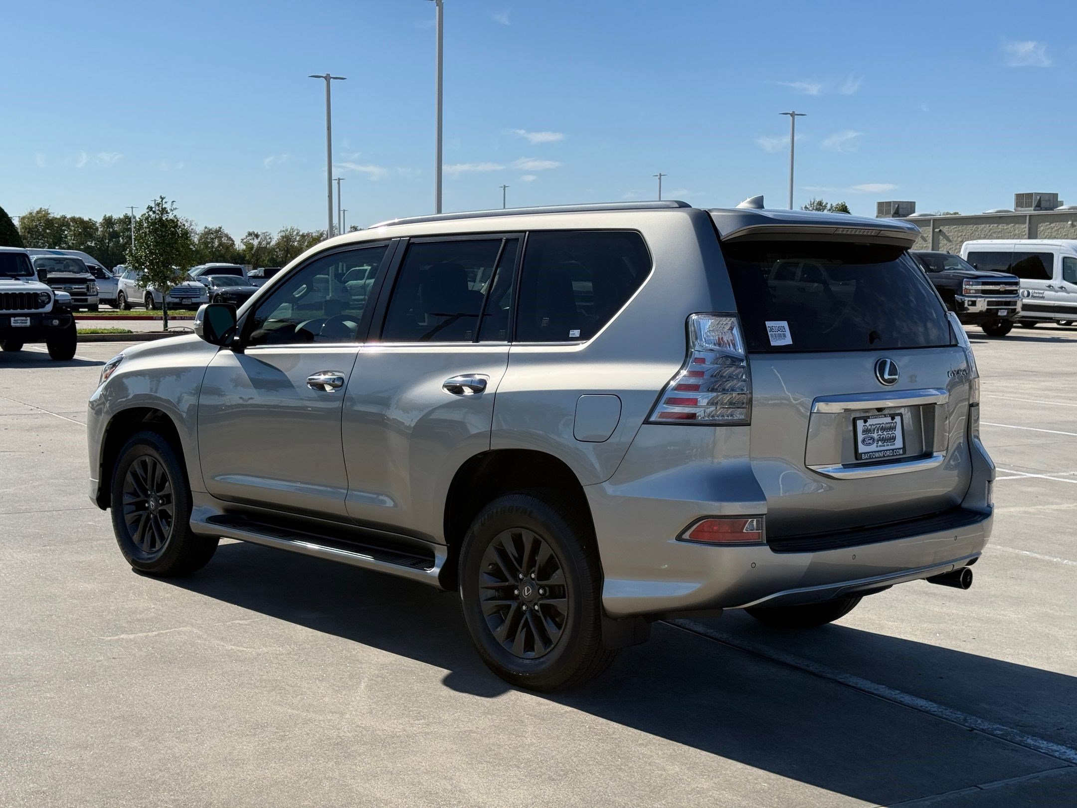 2022 Lexus GX 460 Premium photo 3