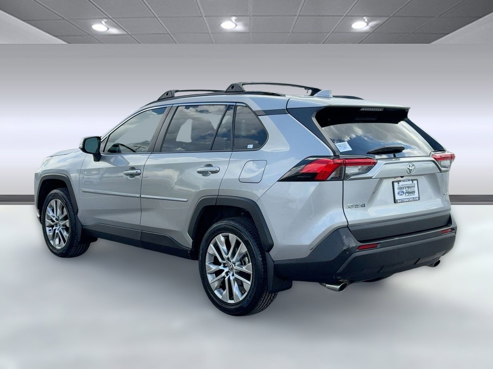 2022 Toyota RAV4 XLE Premium photo 2