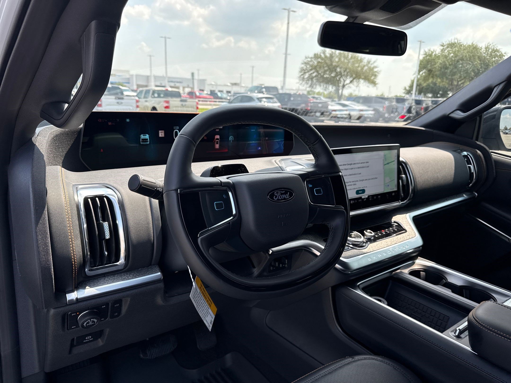 2025 Ford Expedition photo 3