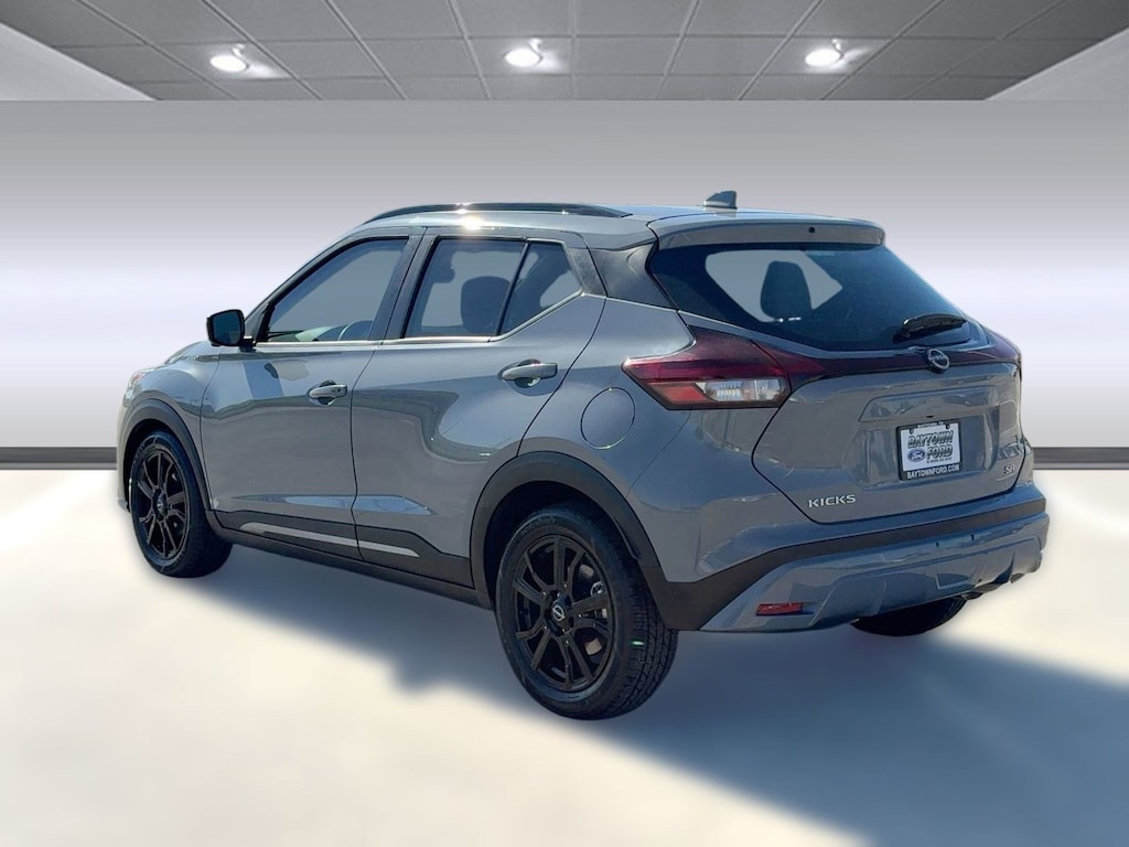 Used 2023 Nissan Kicks SR SUV