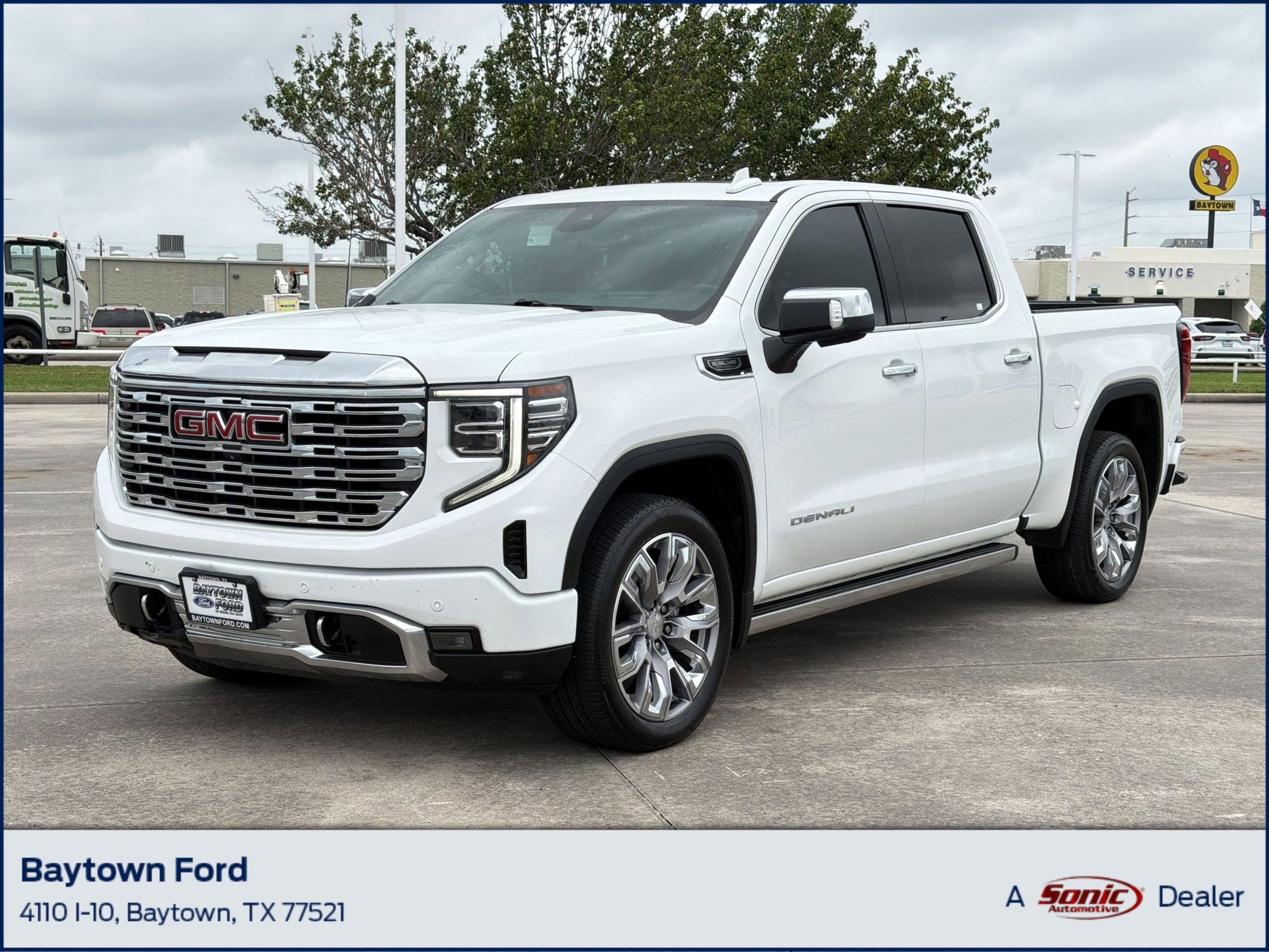 2022 GMC Sierra 4WD Crew Cab Short Box Denali's photo