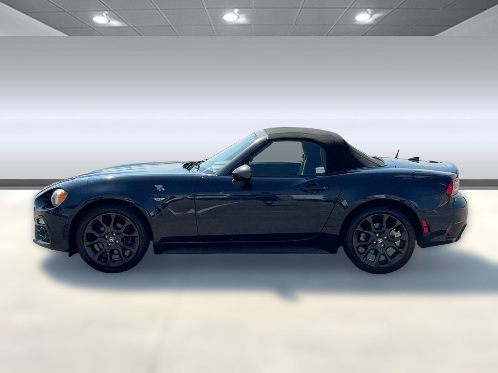 2019 Fiat 124 Spider Abarth photo 2