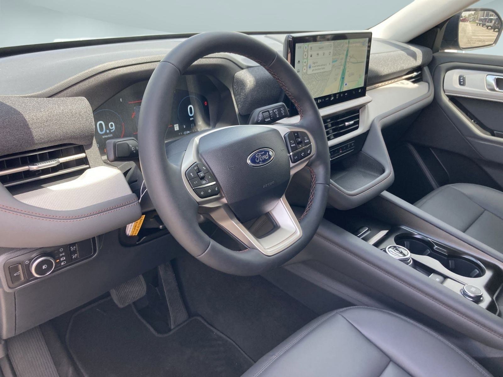 2025 Ford Explorer photo 4