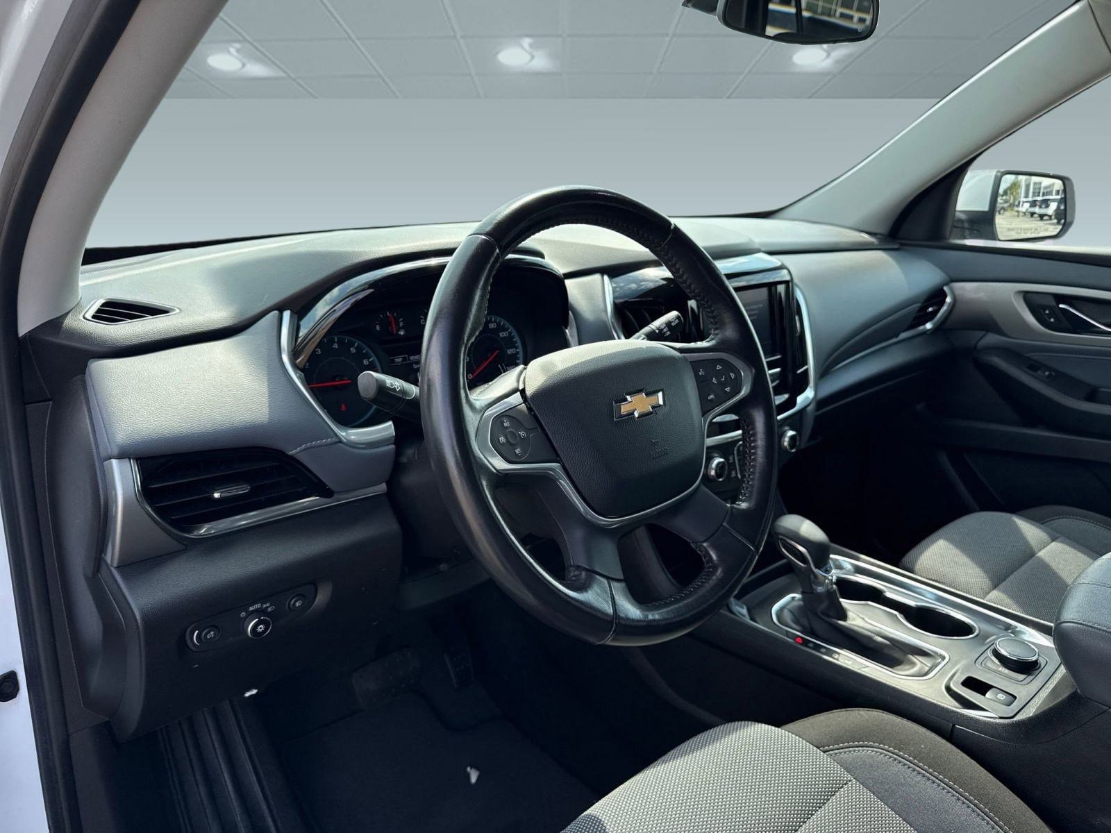 2021 Chevrolet Traverse Cloth photo 3
