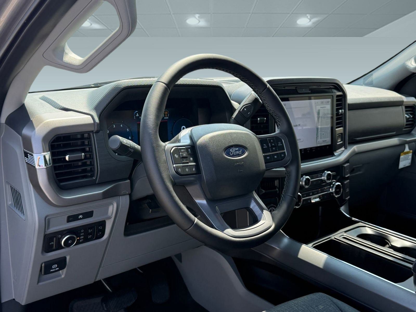 2025 Ford F-150 XLT photo 4