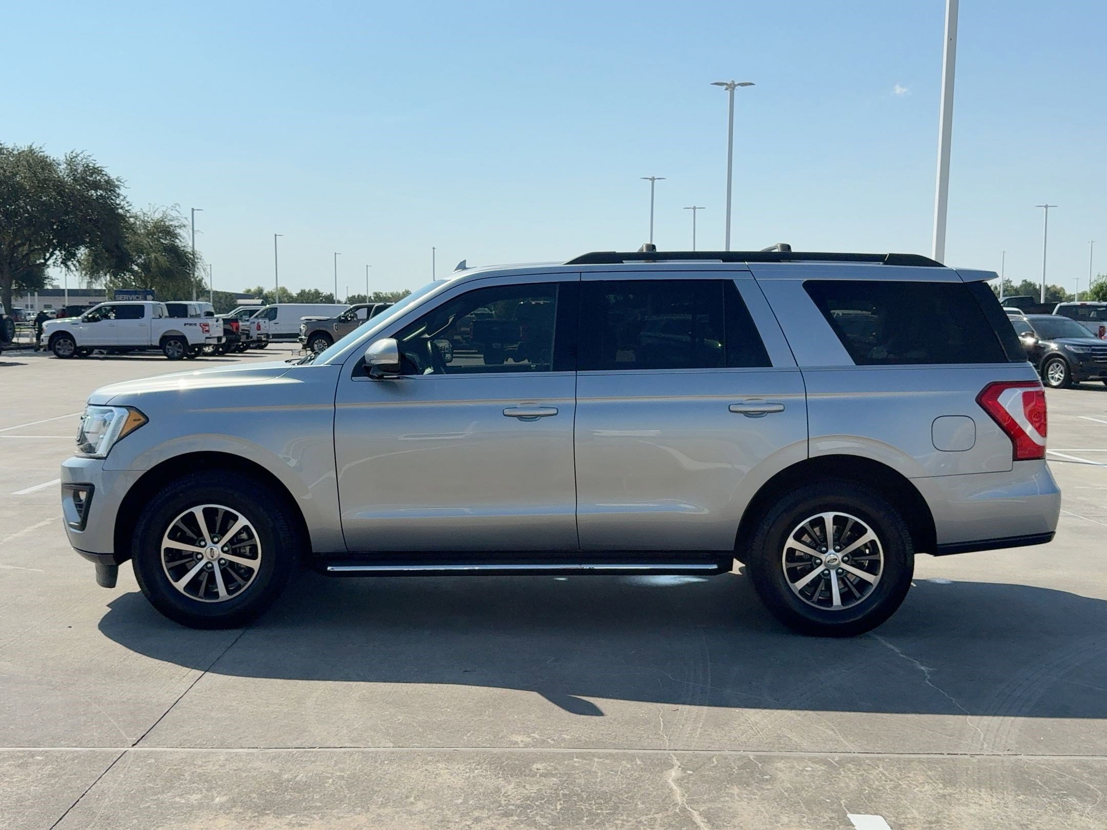 2020 Ford Expedition XLT photo 2