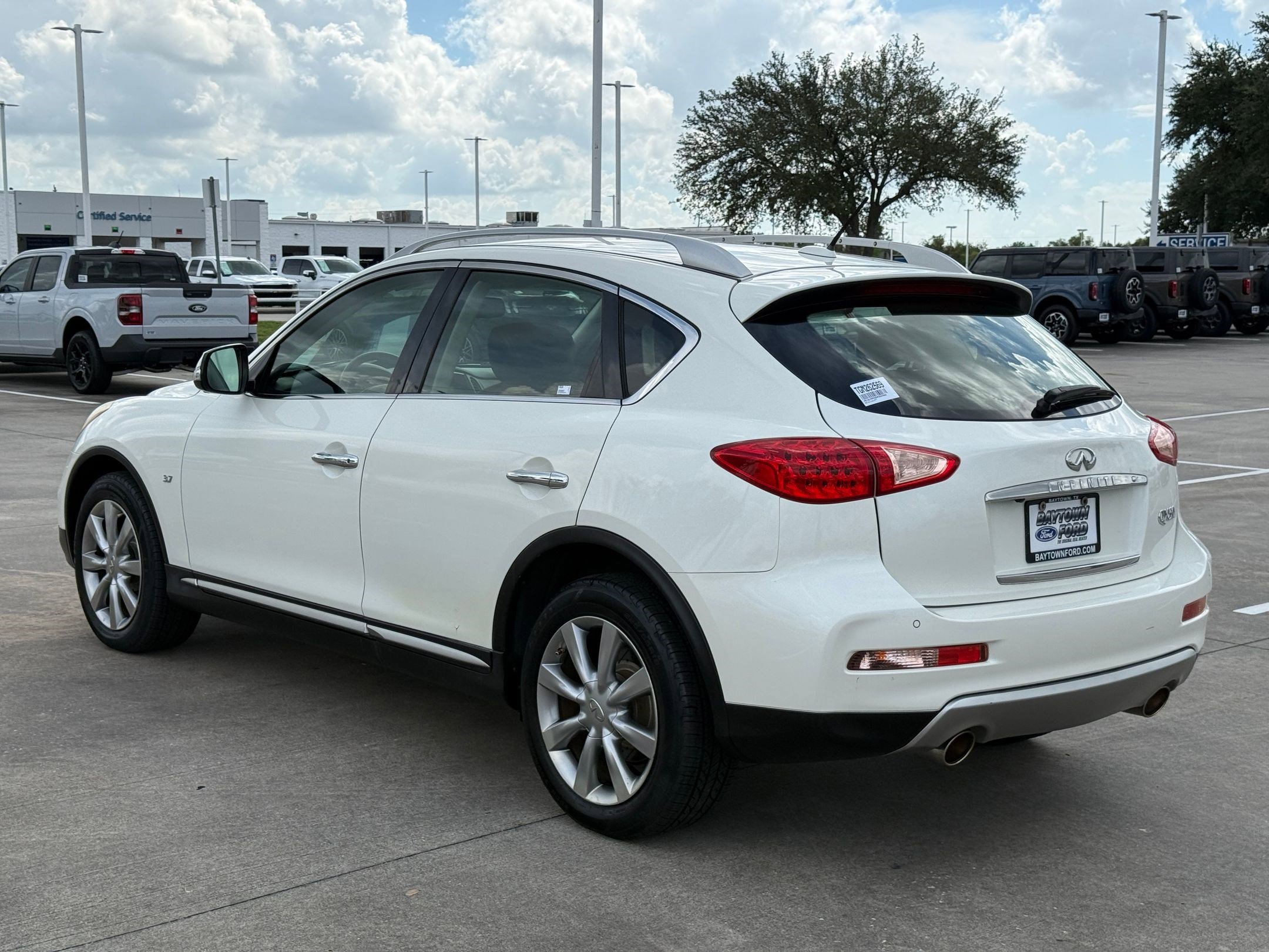 2016 Infiniti QX50 photo 3