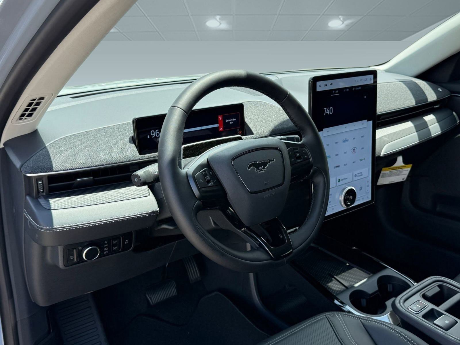 2025 Ford Mustang Mach-E Premium photo 4