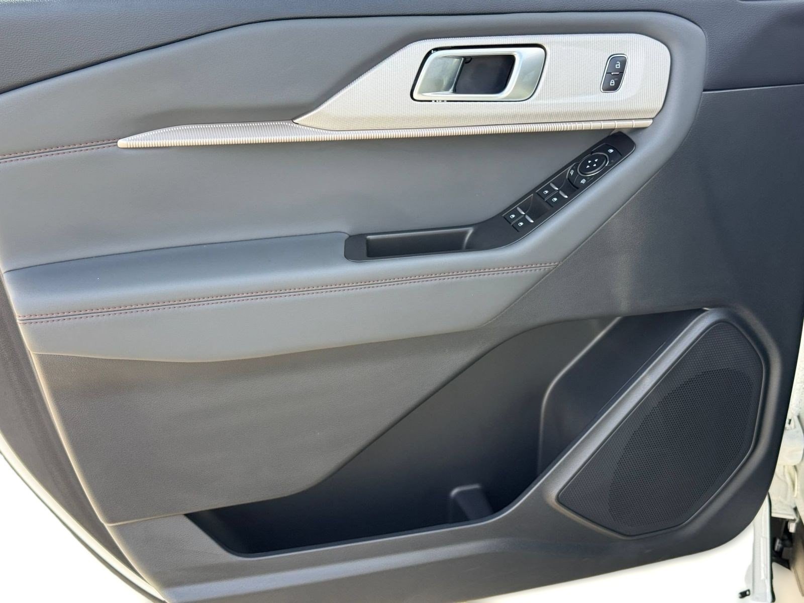 2026 Ford Explorer Active - Photo 13