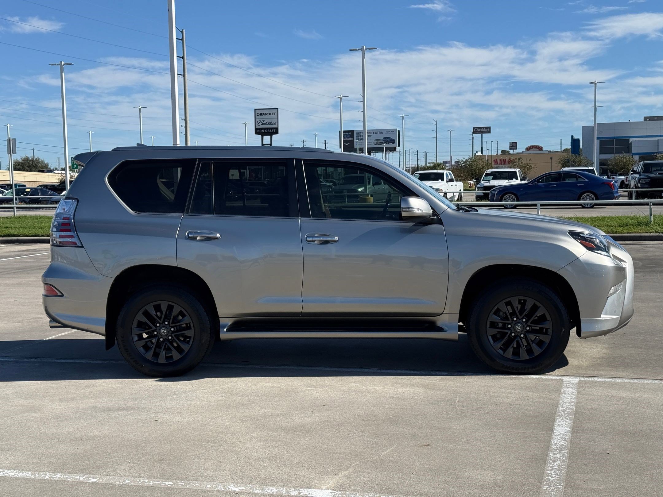 2022 Lexus GX 460 Premium photo 3
