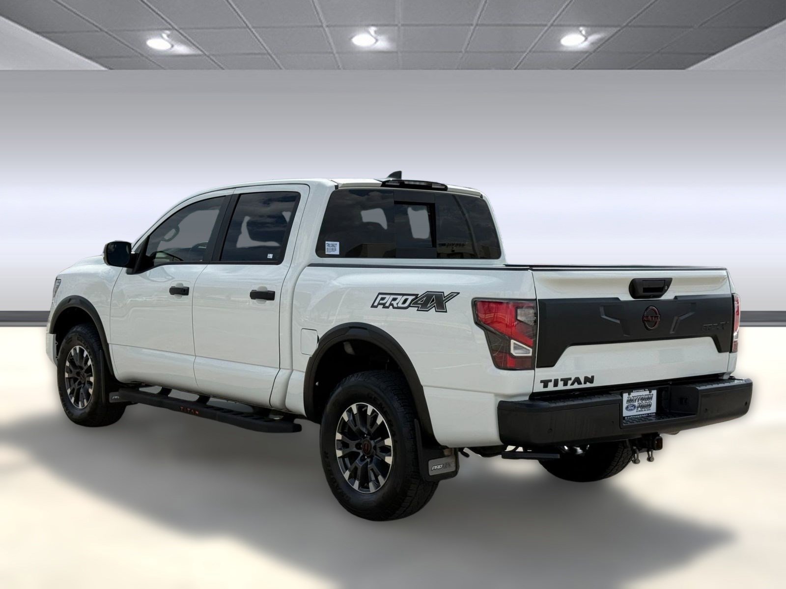 2024 Nissan Titan PRO-4X photo 3