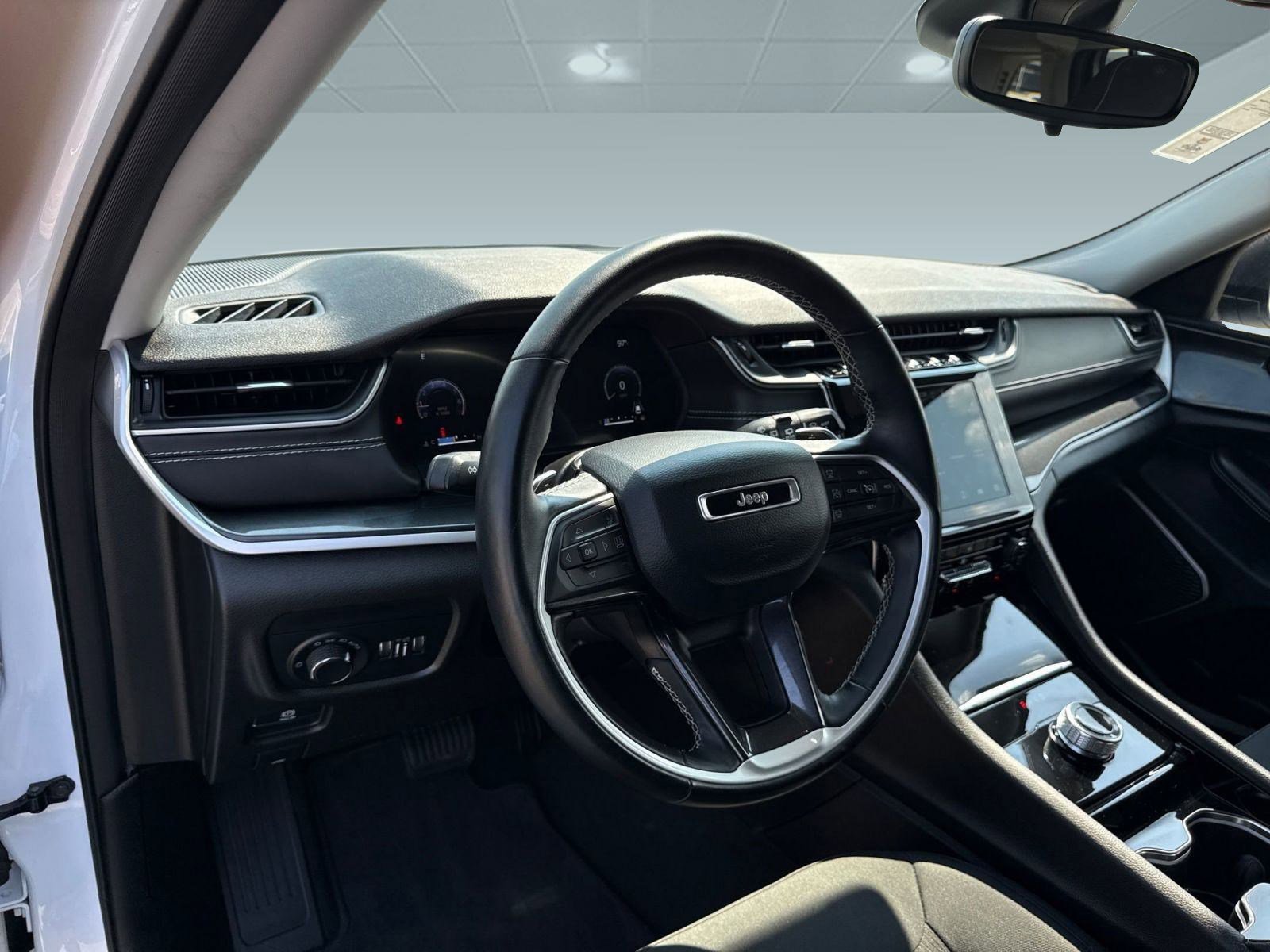 2022 Jeep Grand Cherokee Laredo photo 4