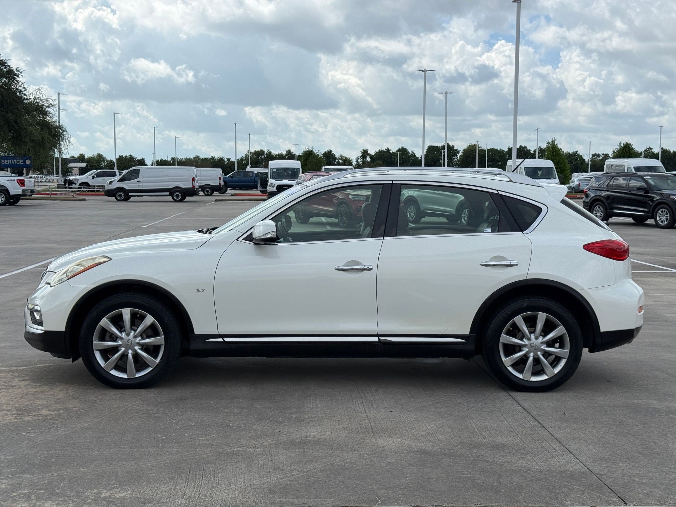 2016 Infiniti QX50 photo 2