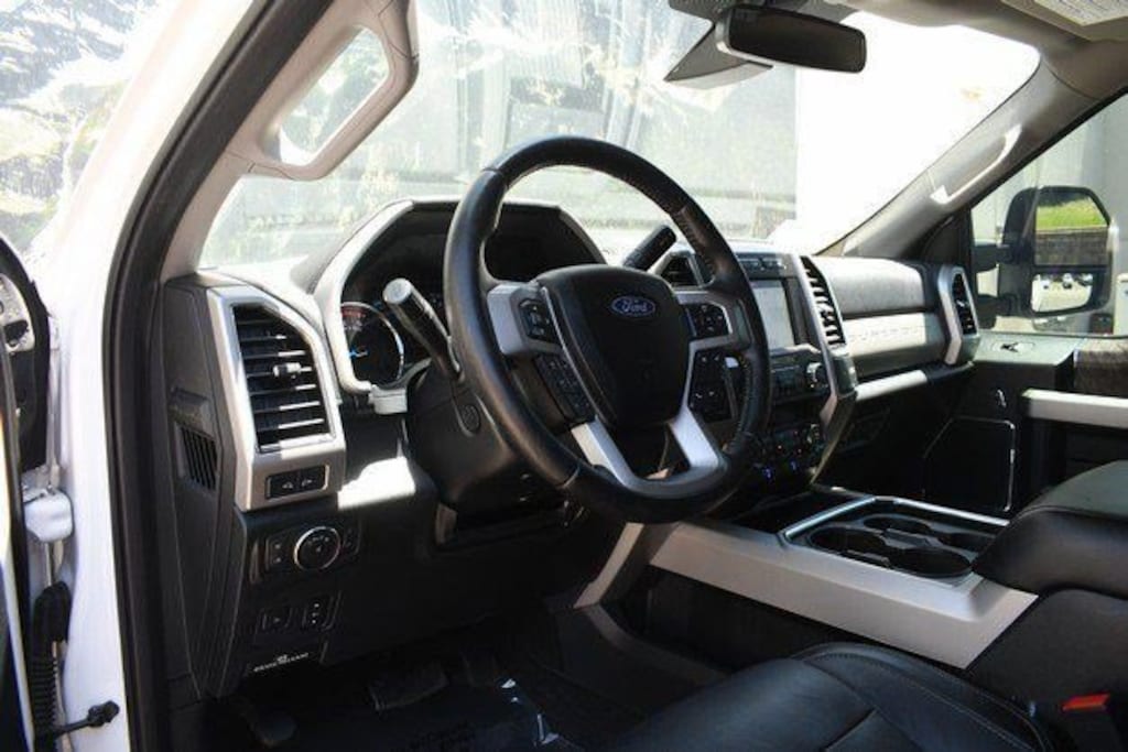 Used 2019 Ford F-250 LARIAT Truck Crew Cab