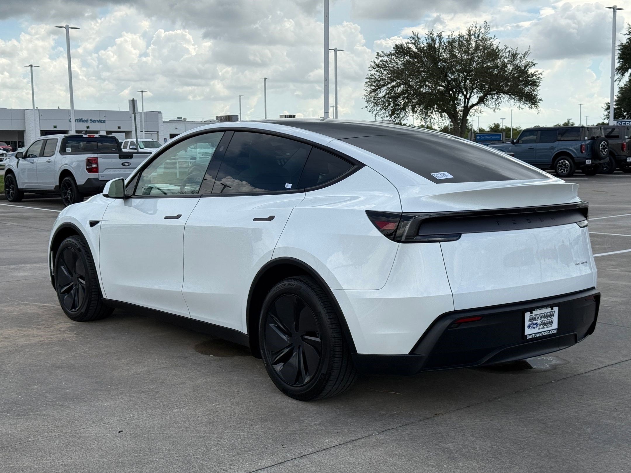 2026 Tesla Model Y Long Range photo 3