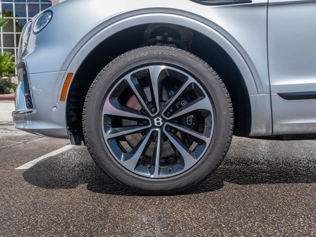 2023 Bentley Bentayga EWB photo 5