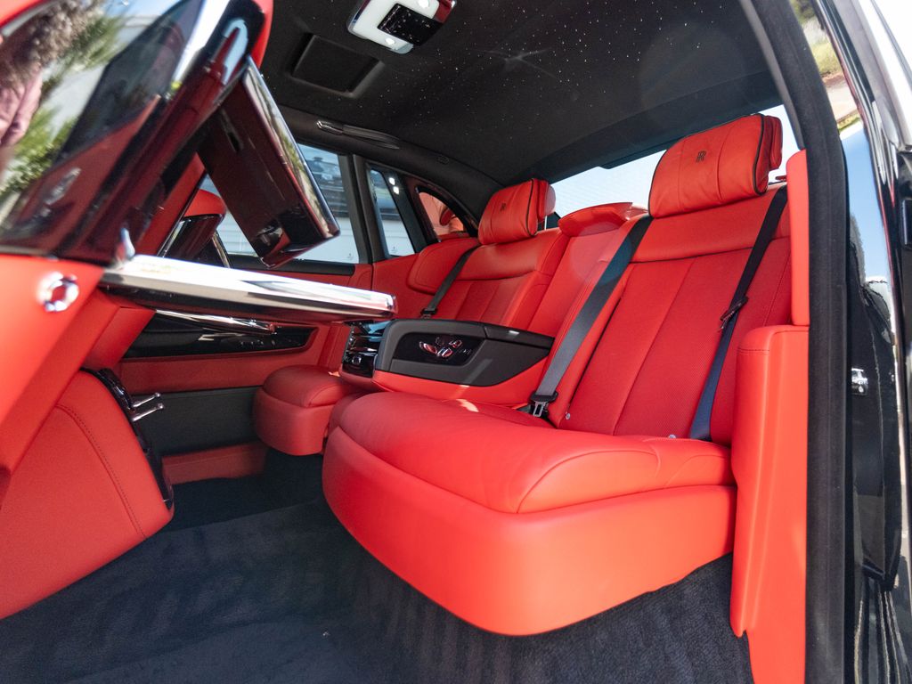 2019 Rolls-Royce Phantom photo 3