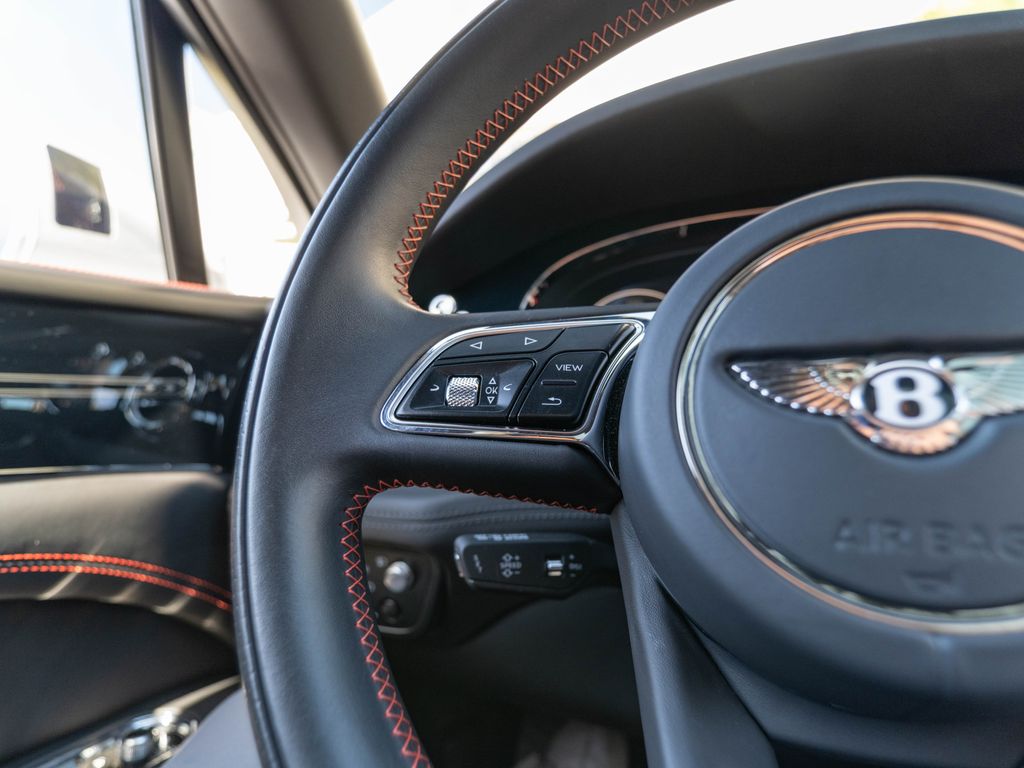 2023 Bentley Bentayga EWB photo 3