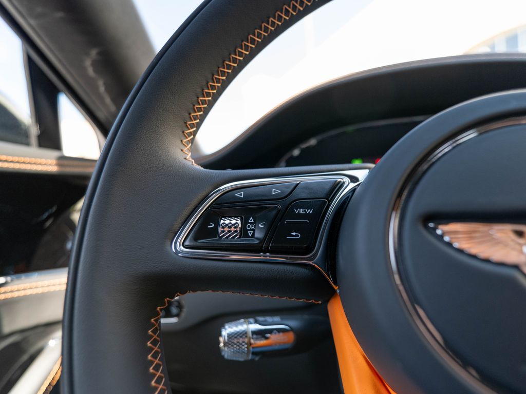 2025 Bentley Flying Spur Black Edition photo 3