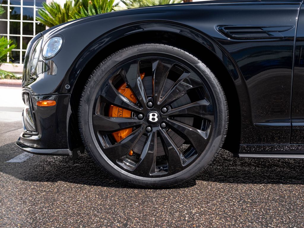 2025 Bentley Flying Spur Black Edition photo 5