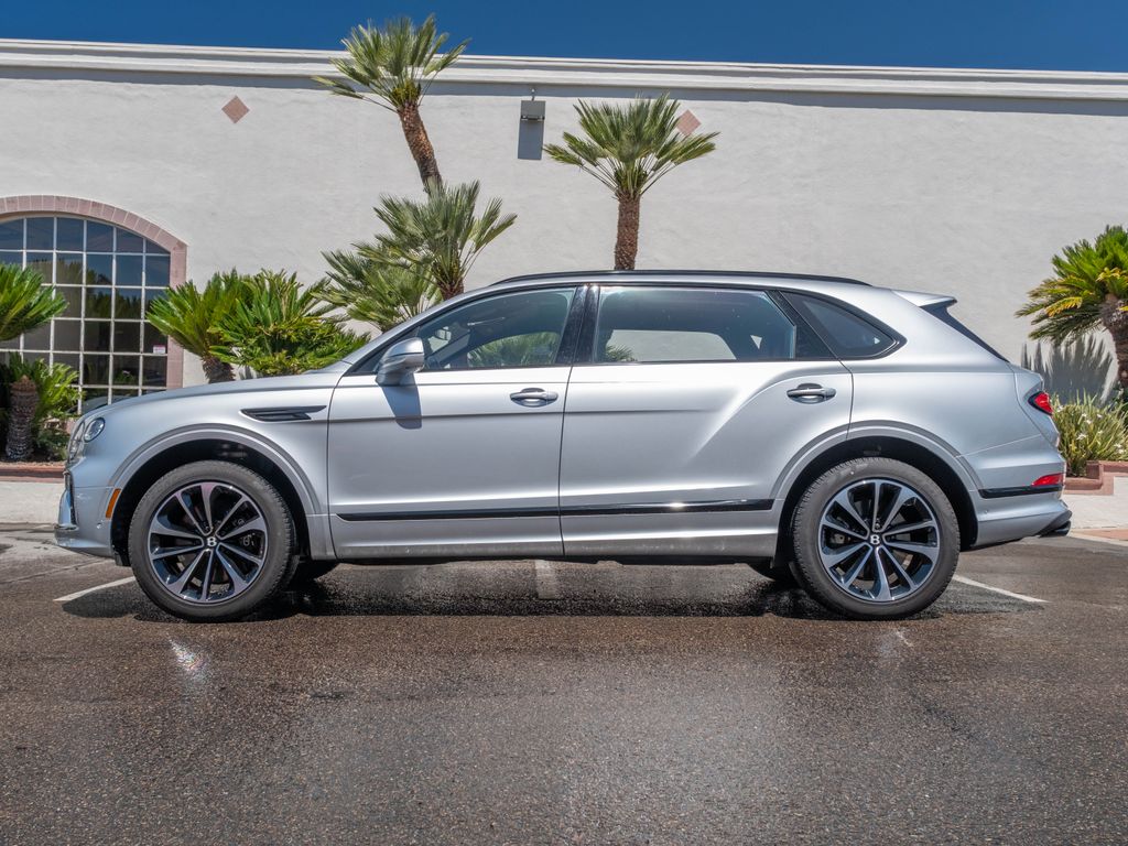 2023 Bentley Bentayga EWB photo 4