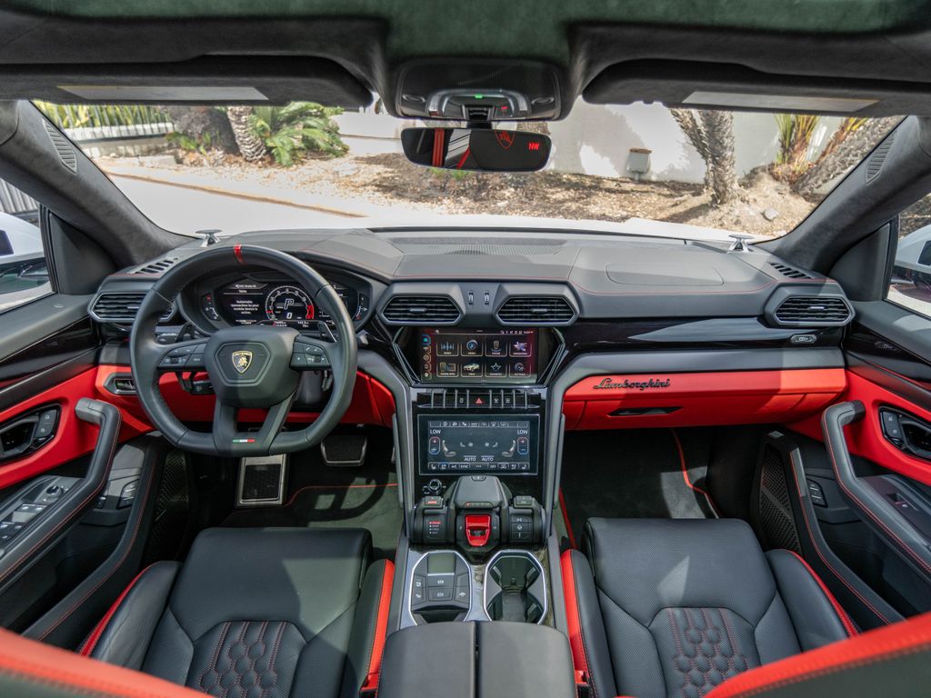 2023 Lamborghini Urus S photo 6