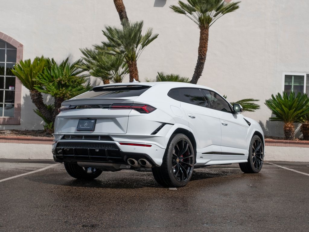 2023 Lamborghini Urus S photo 2