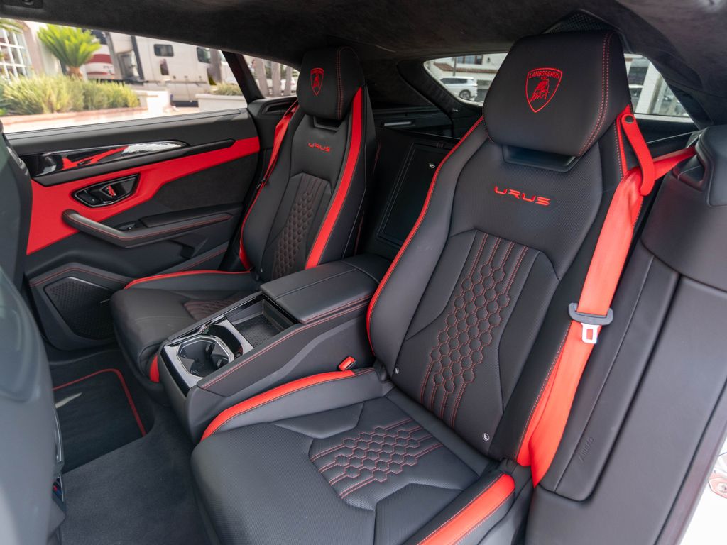2023 Lamborghini Urus S photo 5