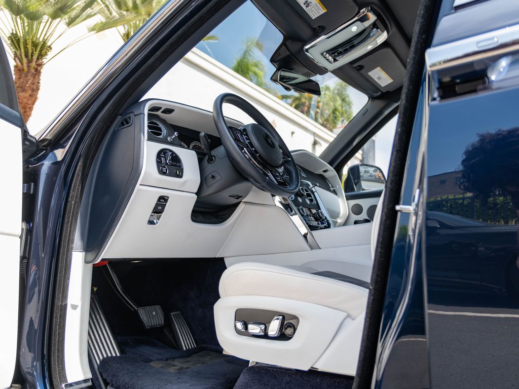 2019 Rolls-Royce Cullinan Base - Photo 24