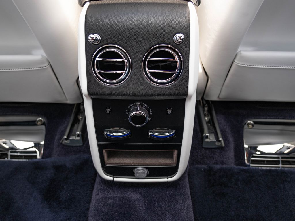 2019 Rolls-Royce Cullinan Base - Photo 38