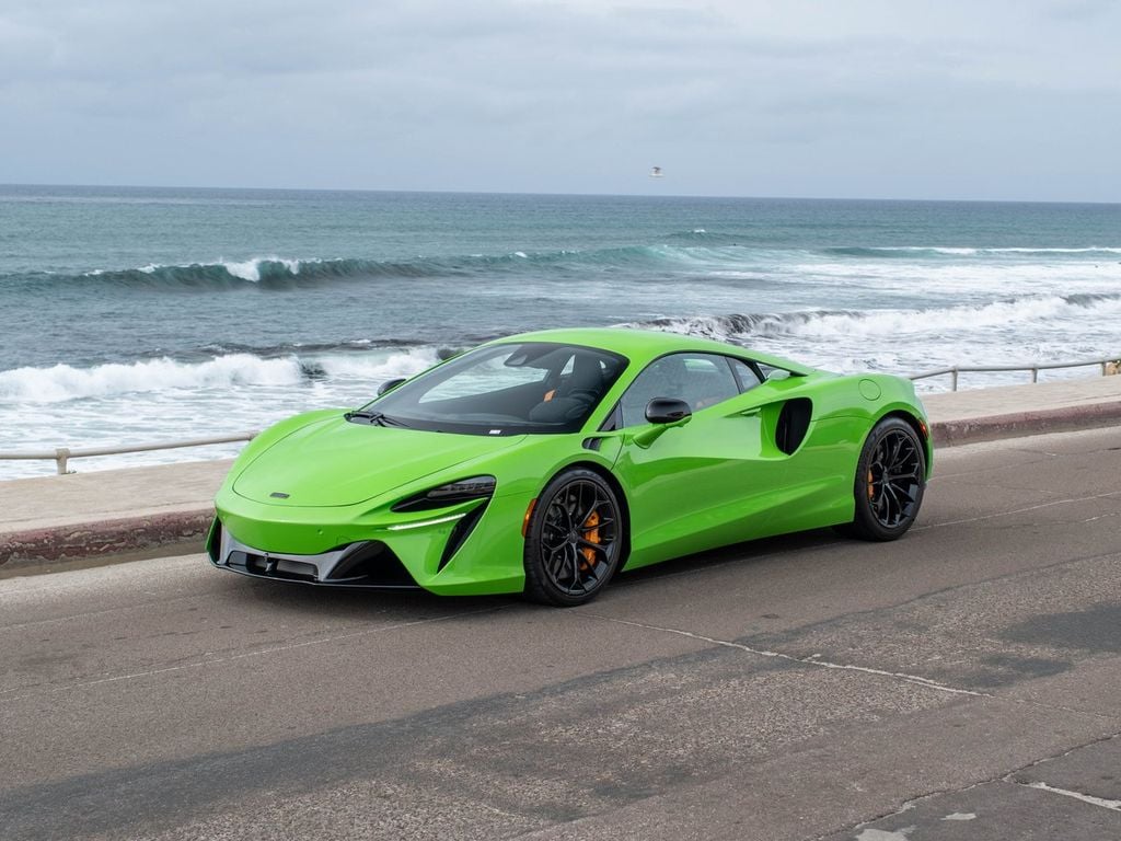 2026 McLaren Artura Coupe 