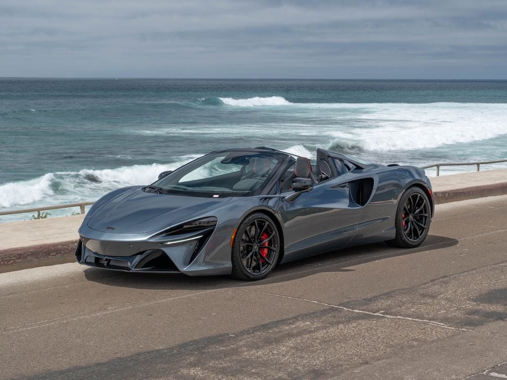 2026 McLaren Artura Spider 