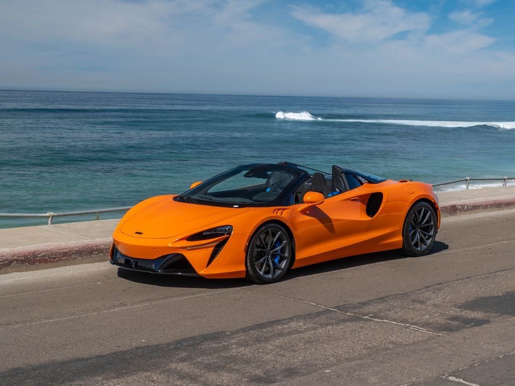 2026 McLaren Artura Spider 