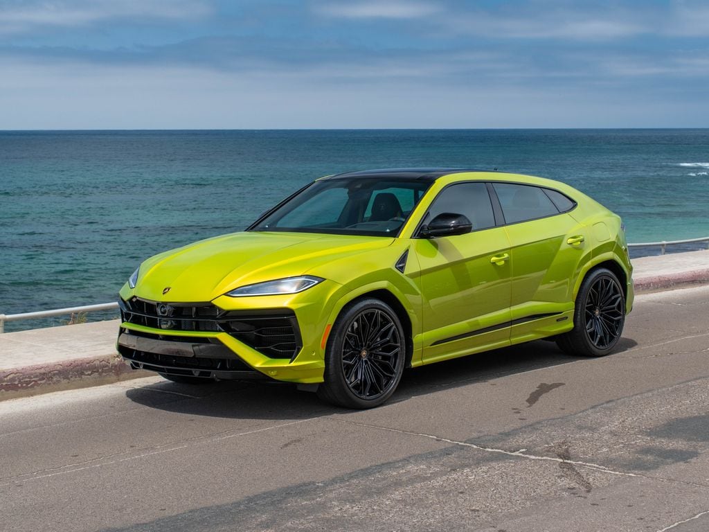 2025 Lamborghini Urus 4.0 V8 PHEV SE's photo