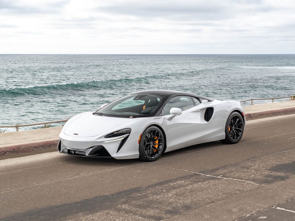 2026 McLaren Artura Coupe 