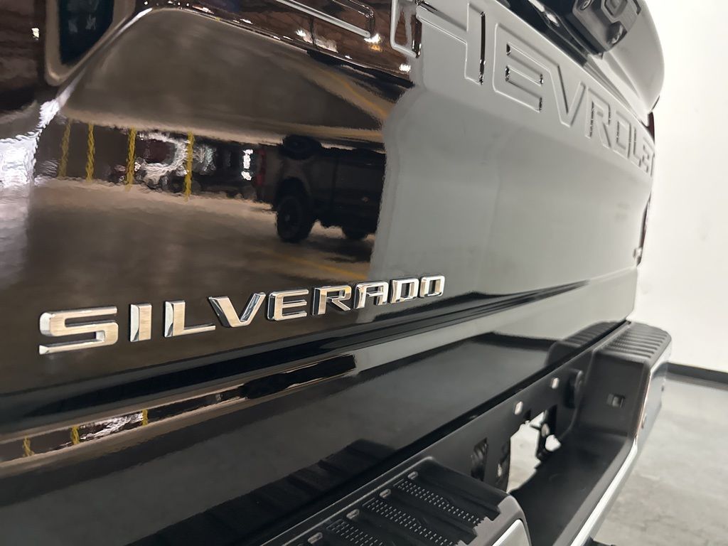 2024 Chevrolet Silverado 1500 LTZ - Photo 13