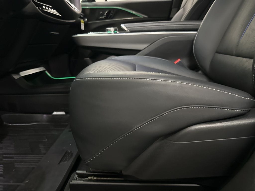 2024 Cadillac LYRIQ Luxury 1 - Photo 35
