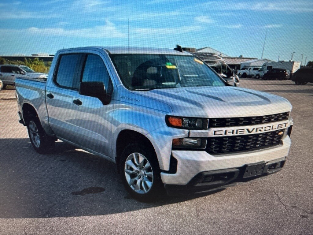 2020 Chevrolet Silverado 1500 Custom photo 2