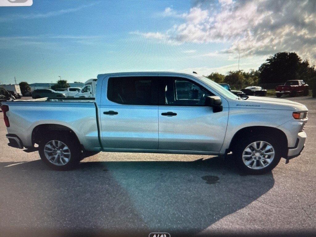 2020 Chevrolet Silverado 1500 Custom photo 3