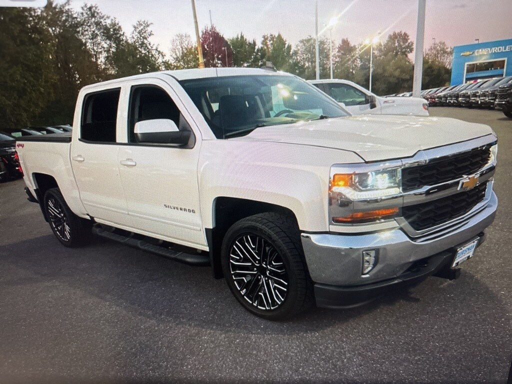 2018 Chevrolet Silverado 1500 LT1 photo 2