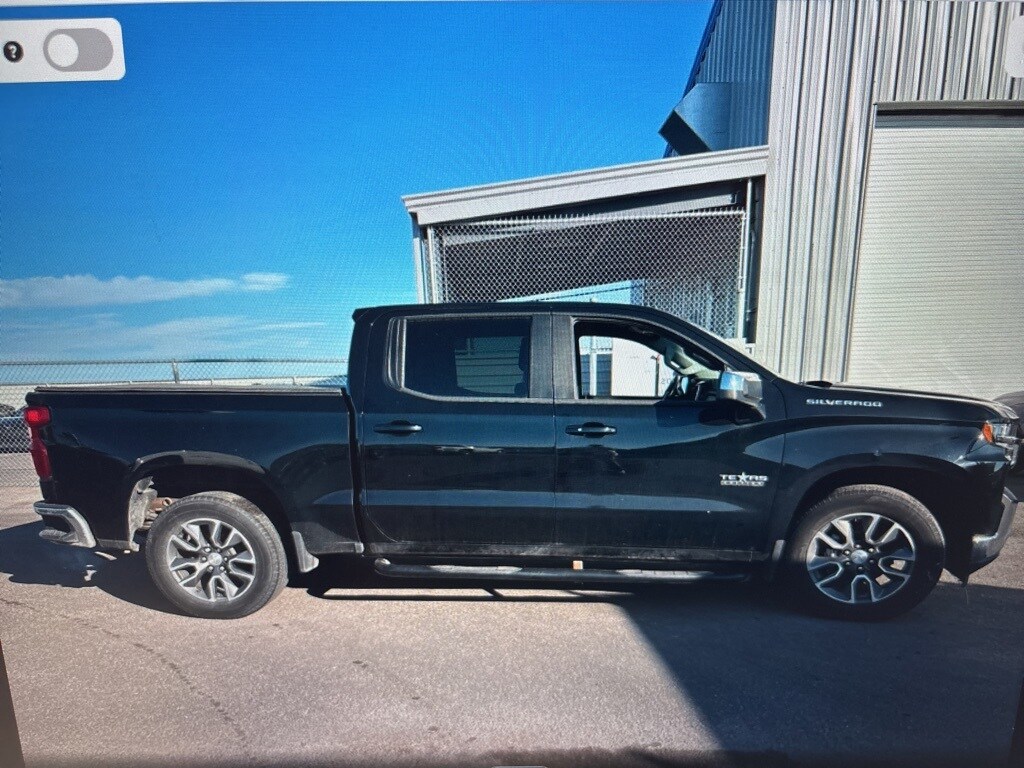2022 Chevrolet Silverado 1500 LT Texas Edition photo 3