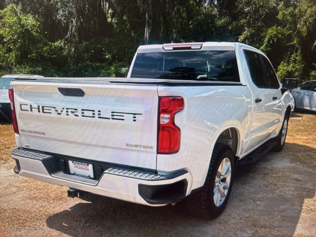 2021 Chevrolet Silverado 1500 Custom photo 2