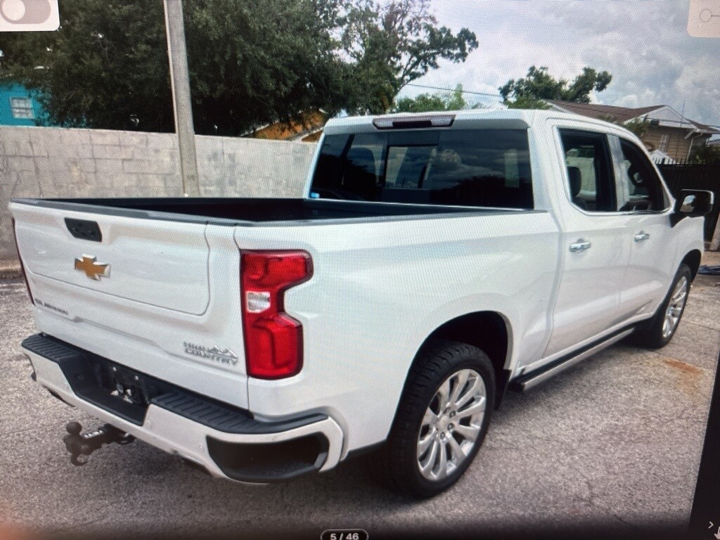 2022 Chevrolet Silverado 1500 High Country photo 3